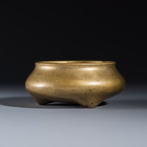 A Chinese bronze tripod censer — photo 3