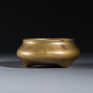 A Chinese bronze tripod censer — photo 4