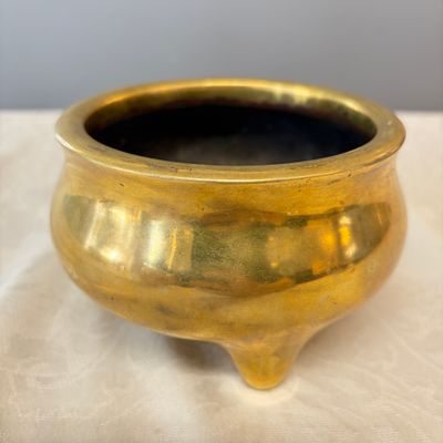 A Chinese bronze tripod censer — photo 4
