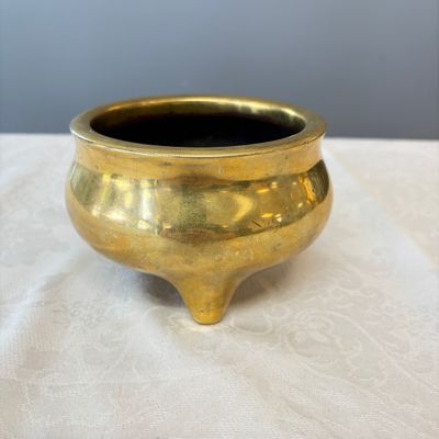 A Chinese bronze tripod censer — photo 1