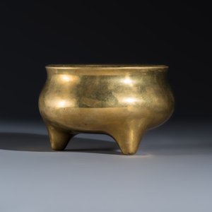A Chinese bronze tripod censer — photo 5