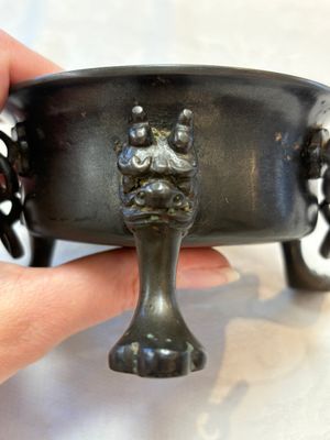 A Chinese bronze tripod censer and cover, Sui/Tang — photo 11