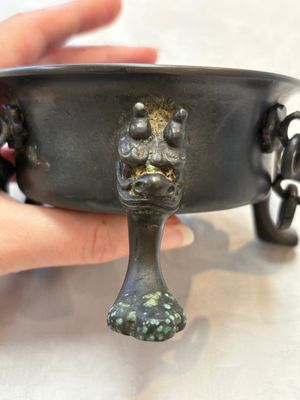 A Chinese bronze tripod censer and cover, Sui/Tang — photo 13
