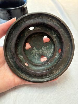 A Chinese bronze tripod censer and cover, Sui/Tang — photo 9
