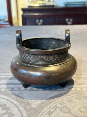 A Chinese bronze tripod censer, Ding 鼎 mark, Yuan/Ming — photo 3