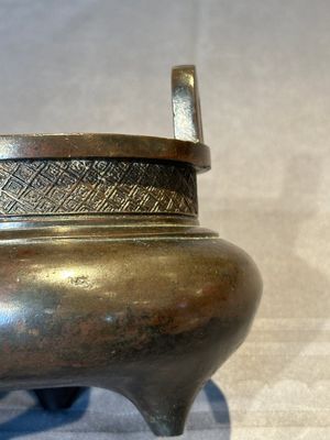A Chinese bronze tripod censer, Ding 鼎 mark, Yuan/Ming — photo 7
