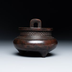 A Chinese bronze tripod censer, Ding 鼎 mark, Yuan/Ming — photo 6
