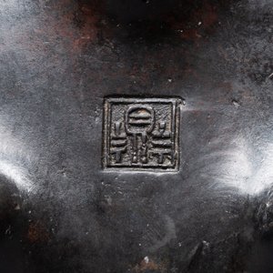 A Chinese bronze tripod censer, Ding 鼎 mark, Yuan/Ming — photo 9