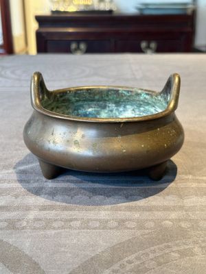 A Chinese bronze tripod censer, Guan Huai Tang Zhu Ren 冠槐堂主人 mark, 17/18th C. — 照片 1