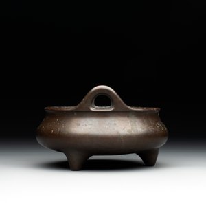 A Chinese bronze tripod censer, Guan Huai Tang Zhu Ren 冠槐堂主人 mark, 17/18th C. — 照片 2