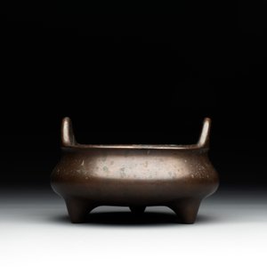 A Chinese bronze tripod censer, Guan Huai Tang Zhu Ren 冠槐堂主人 mark, 17/18th C. — 照片 3