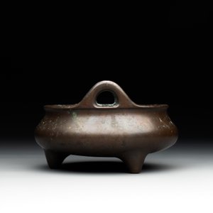 A Chinese bronze tripod censer, Guan Huai Tang Zhu Ren 冠槐堂主人 mark, 17/18th C. — 照片 4