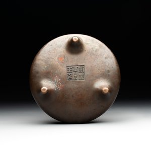 A Chinese bronze tripod censer, Guan Huai Tang Zhu Ren 冠槐堂主人 mark, 17/18th C. — 照片 6