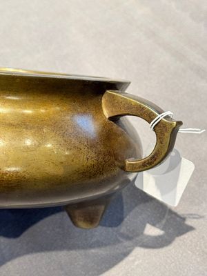 A Chinese bronze tripod censer, Jia Cang Zhen Bao 家藏珍寶 mark, 18th C. — photo 12
