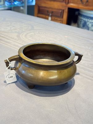 A Chinese bronze tripod censer, Jia Cang Zhen Bao 家藏珍寶 mark, 18th C. — photo 3