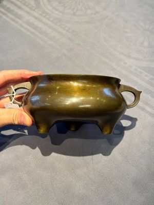 A Chinese bronze tripod censer, Jia Cang Zhen Bao 家藏珍寶 mark, 18th C. — photo 4