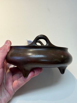 A Chinese bronze tripod censer, Kangxi mark and of the period — photo 2