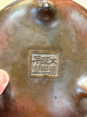 A Chinese bronze tripod censer, Kangxi mark and of the period — photo 7