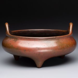 A Chinese bronze tripod censer, Kangxi mark and of the period — photo 1