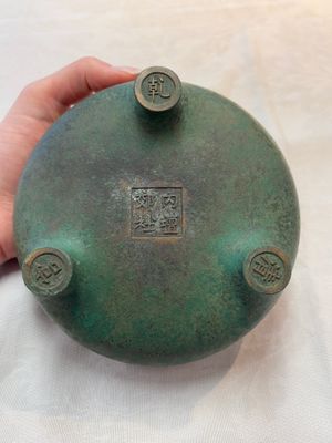 A Chinese bronze tripod censer, Nei Tan Jiao She 内坛郊社 and Qing Qian Gong 清乾宫 mark, 18/19th C. — photo 6