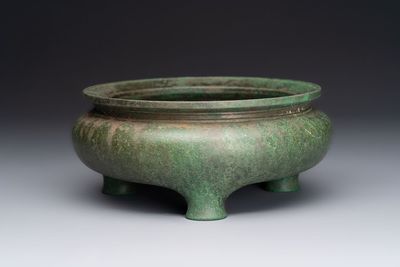 A Chinese bronze tripod censer, Nei Tan Jiao She 内坛郊社 and Qing Qian Gong 清乾宫 mark, 18/19th C.
