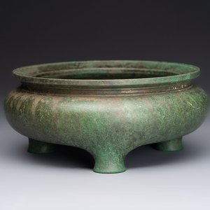 A Chinese bronze tripod censer, Nei Tan Jiao She 内坛郊社 and Qing Qian Gong 清乾宫 mark, 18/19th C. — photo 1