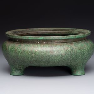 A Chinese bronze tripod censer, Nei Tan Jiao She 内坛郊社 and Qing Qian Gong 清乾宫 mark, 18/19th C. — photo 2