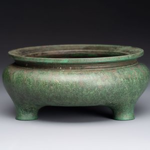 A Chinese bronze tripod censer, Nei Tan Jiao She 内坛郊社 and Qing Qian Gong 清乾宫 mark, 18/19th C. — photo 3