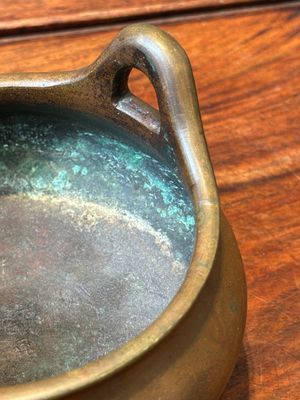 A Chinese bronze tripod censer on a stand, Xuande mark, 19th C. — photo 6