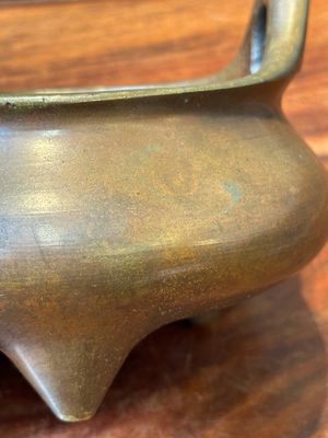 A Chinese bronze tripod censer on a stand, Xuande mark, 19th C. — photo 8