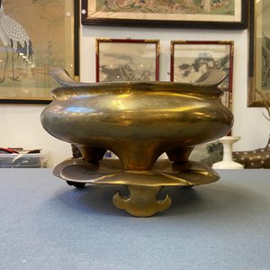 A Chinese bronze tripod censer on stand, Qianlong mark, Qing — 照片 12