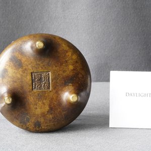 A Chinese bronze tripod censer, seal mark, 17/18th C. — 照片 11