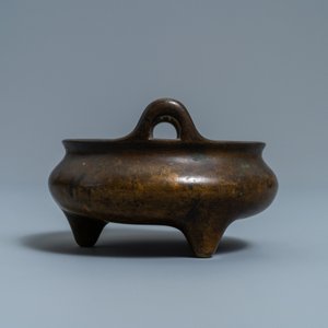 A Chinese bronze tripod censer, seal mark, 17/18th C. — 照片 3