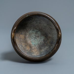 A Chinese bronze tripod censer, seal mark, 17/18th C. — 照片 6