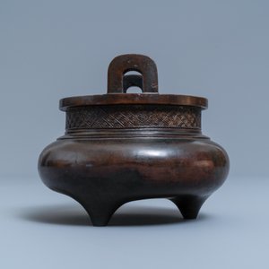 A Chinese bronze tripod censer, seal mark, Yuan — 照片 3