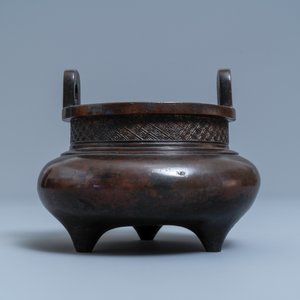 A Chinese bronze tripod censer, seal mark, Yuan — 照片 4