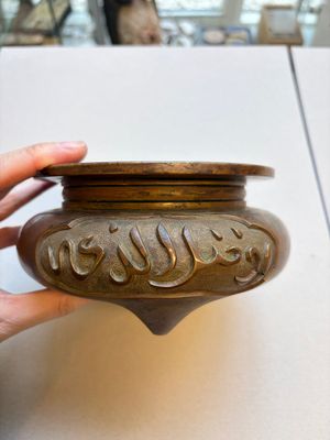 A Chinese bronze tripod censer with Arabic inscription, Zhengde mark, 19th C. — foto 3
