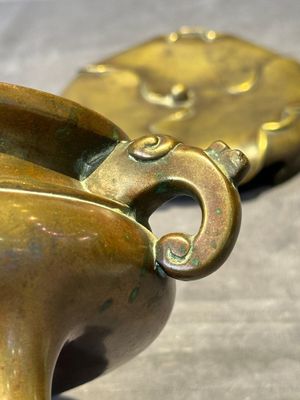 A Chinese bronze tripod censer with cover and stand, 19th C. — photo 13