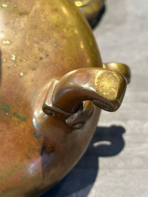 A Chinese bronze tripod censer with cover and stand, 19th C. — photo 21