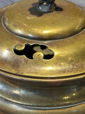 A Chinese bronze tripod censer with cover and stand, 19th C. — photo 6