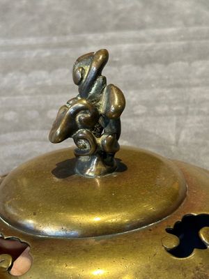A Chinese bronze tripod censer with cover and stand, 19th C. — photo 7