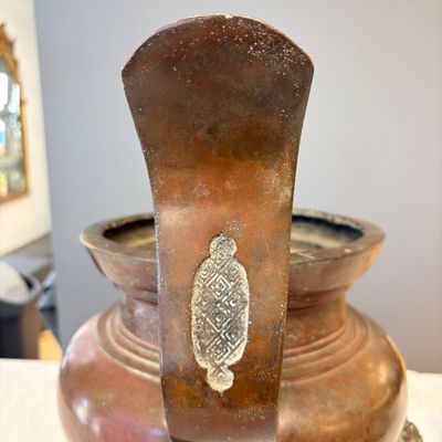 A Chinese bronze tripod censer with handles — 照片 11