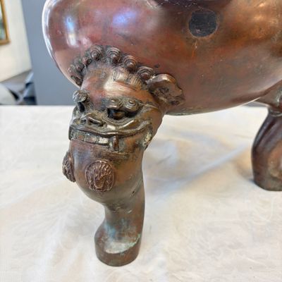 A Chinese bronze tripod censer with handles — 照片 12