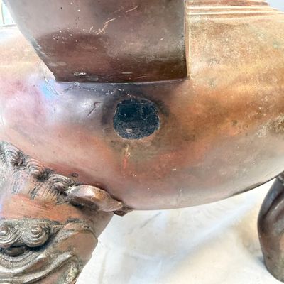 A Chinese bronze tripod censer with handles — 照片 13