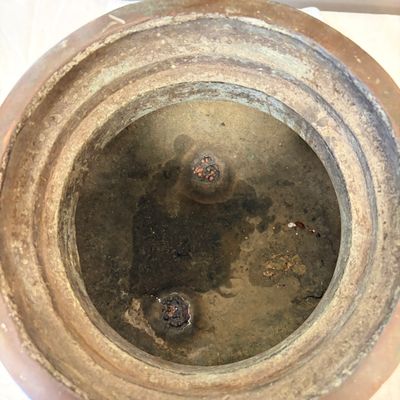 A Chinese bronze tripod censer with handles — 照片 14