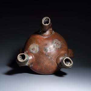 A Chinese bronze tripod censer with handles — 照片 7