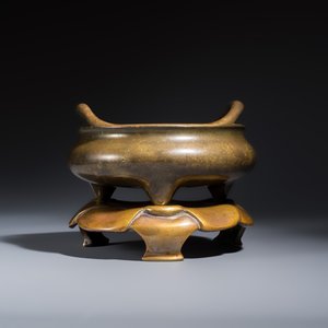 A Chinese bronze tripod censer with handles and stand — photo 2