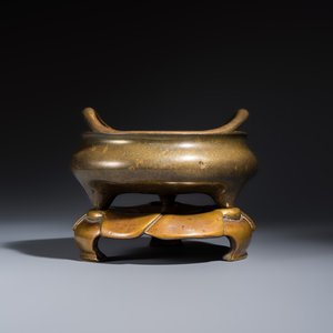 A Chinese bronze tripod censer with handles and stand — photo 4