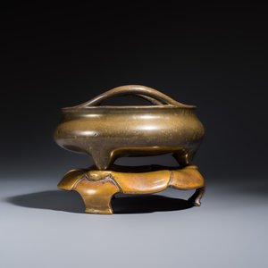 A Chinese bronze tripod censer with handles and stand — photo 5