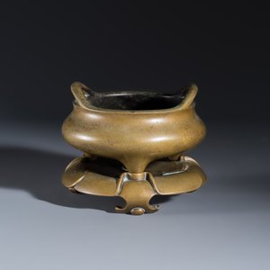 A Chinese bronze tripod censer with handles and stand — photo 1